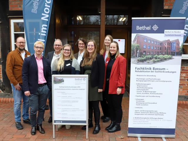 Gruppenfoto Referent*innen Fachtag Suchterkrankungen Bassum