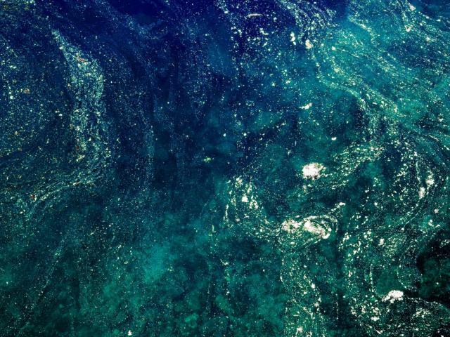 Blau-metallisches Wellenmuster