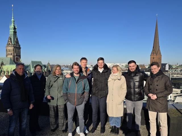 Mitarbeitende von Still auf dem Dach der Patriotischen Gesellschaft